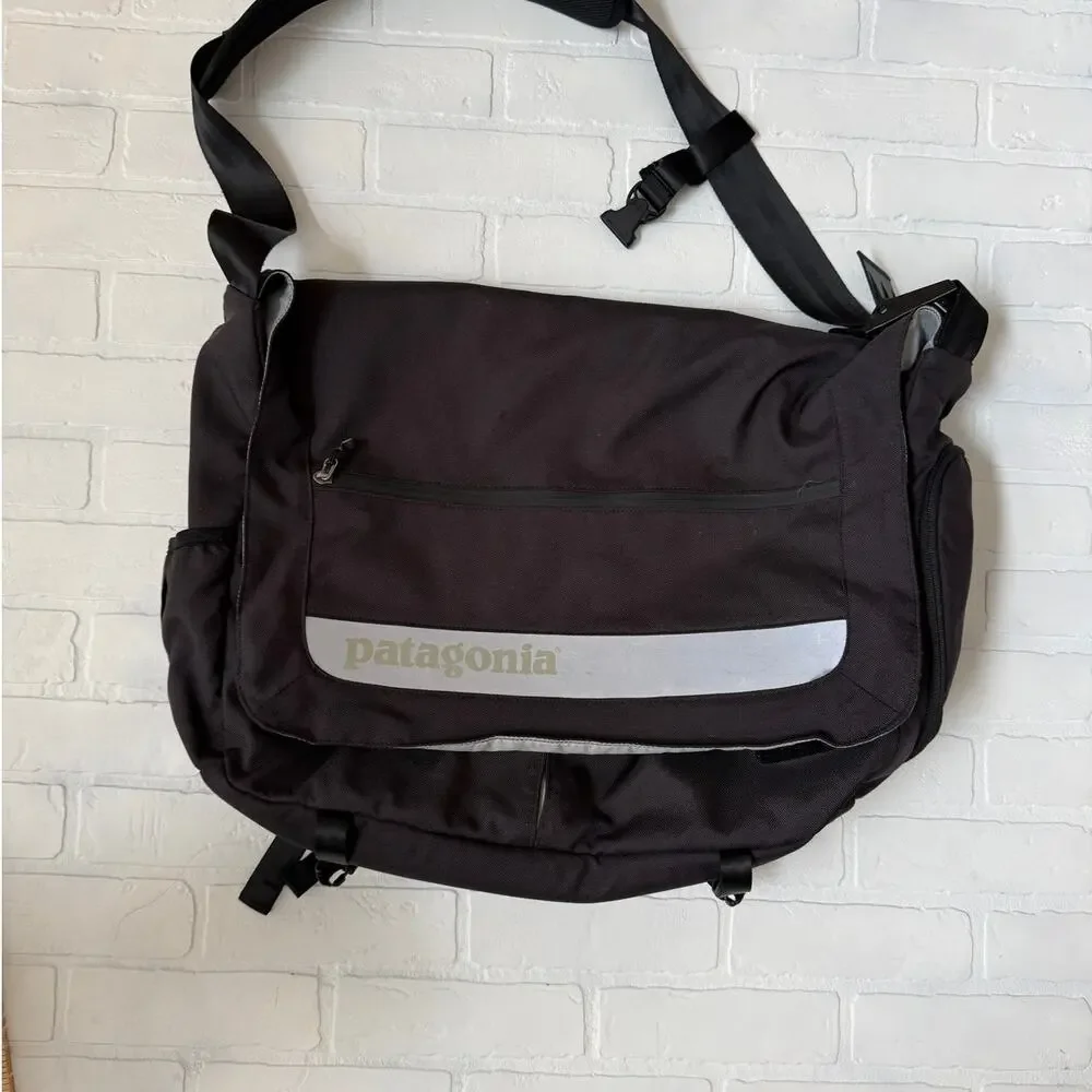 Patagonia Critical Mass Black Messenger Laptop Crossbody Bag Luggage